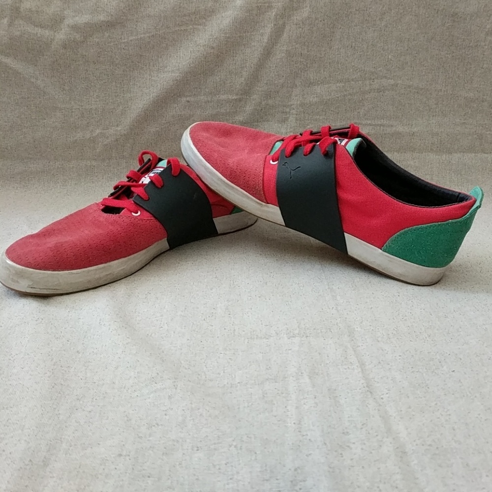 Red PUMA Sneakers/Shoes